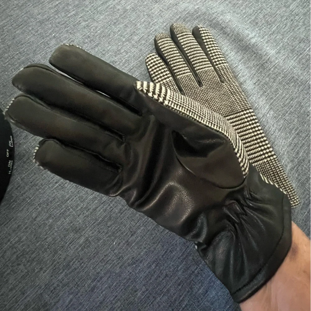 MIXIT Gloves Black and Cream/Gray Plaid Patterned NWOT Sz S/M